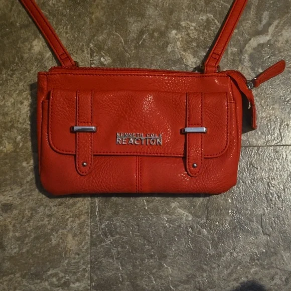 Small red kenneth cole crossbody purse - Picture 1 of 4